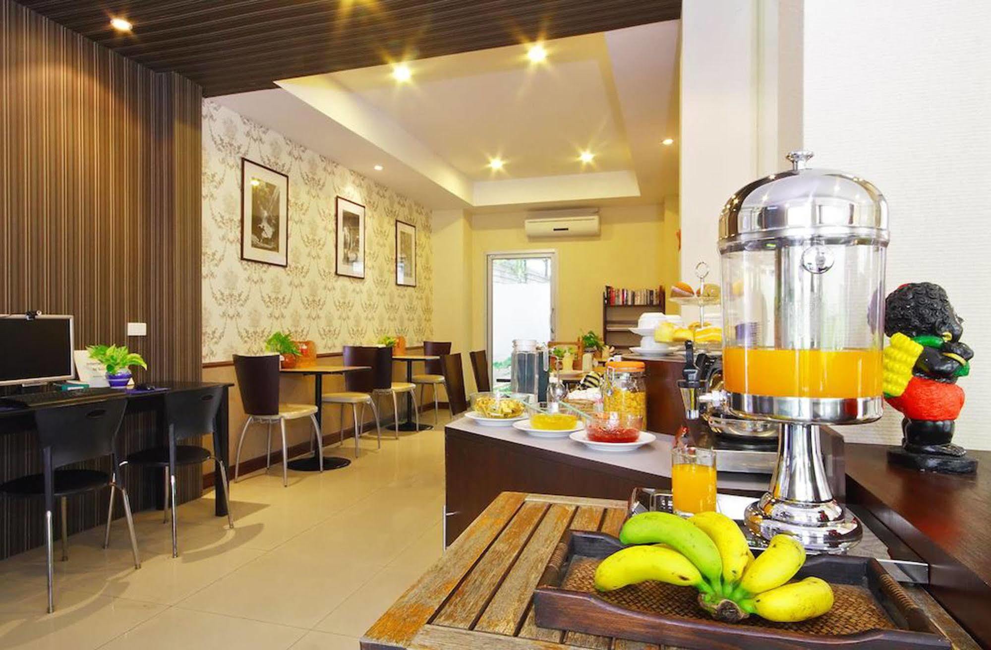 Floral Shire Suvarnabhumi Airport Hotel 3*